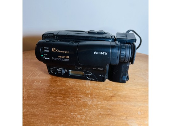 Vintage Sony Camcorder - Model CCD-tR400