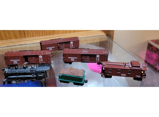 Small Lot Of Lionel And Hallmark Train Ornaments