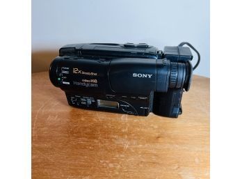 Vintage Sony Camcorder - Model CCD-tR400