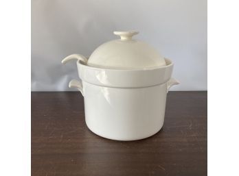 White Porcelain Soup Tureen With Lid And Ladle