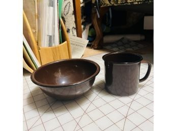 Metal Enamel Bowl And Cup Set In Brown