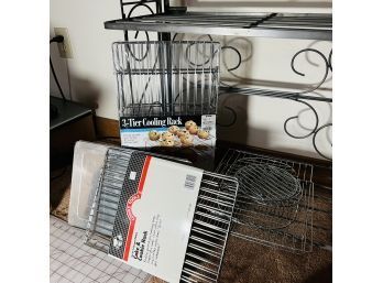 Kitchen Lot With Wire Racks