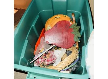 Bin Lot: Assorted Holiday Decorative Items