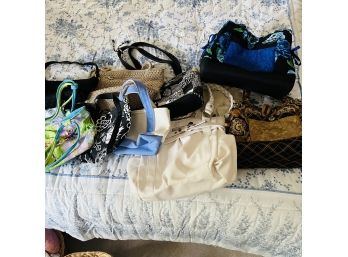 Handbag And Tote Lot (Bedroom 2)