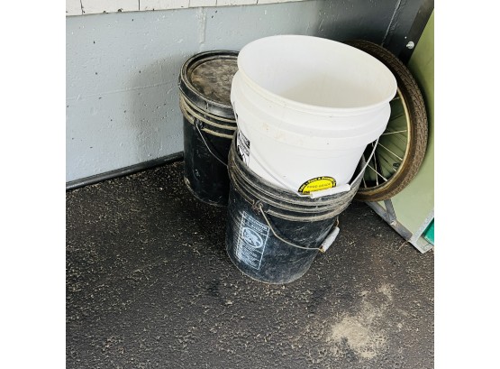 Buckets (Garage)