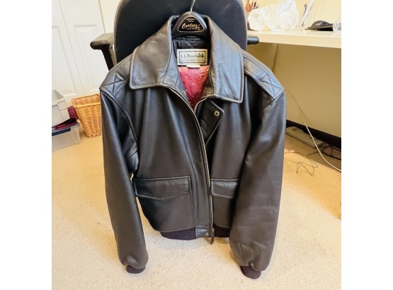LL Bean Men's Leather Jacket  Size Medium (Office)
