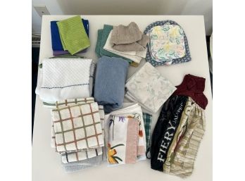 Lot Of Kitchen Towels And Pot Holders In Various Condition