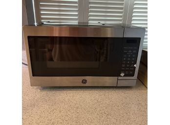 GE Microwave - Condition As Pictured