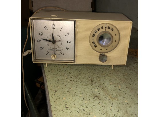 Vintage General Electric Clock Radio Model C-410A