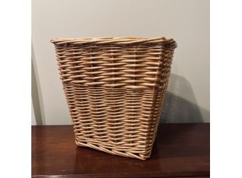 Wicker Trash Basket With Plastic Liner (office)