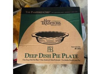 The Pampered Chef Deep Dish Pie Plate, Slice And Serve And Cinnamon