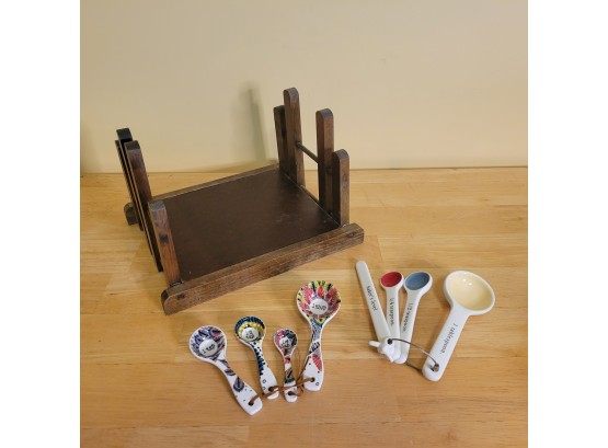 Wooden Rack And Ceramic Measuring Spoons