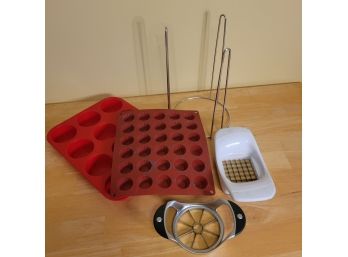 Silicone Baking Trays, Mug Holder And 2 Cutter/Dicers