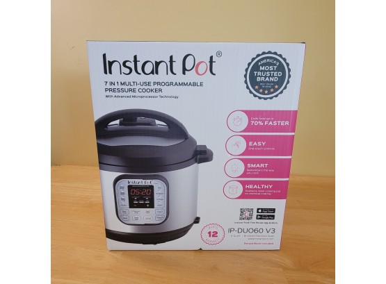 6 Quart Instant Pot In Stainless Steel. New!!