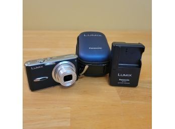 Panasonic DMC-FX01 Lumix Camera With Charger And Case