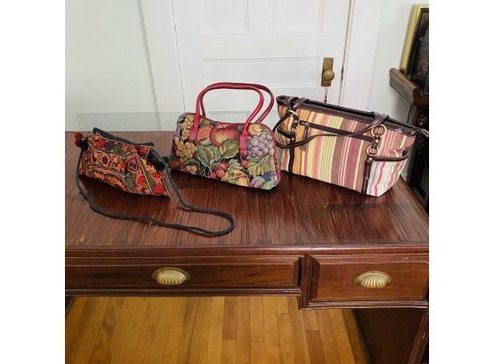 Assorted Handbag Lot No. 1 (Livingroom)