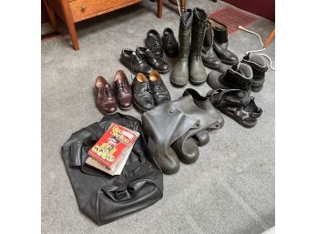 Men's Shoe Lot With Bonus Books And Bag (Living Room)