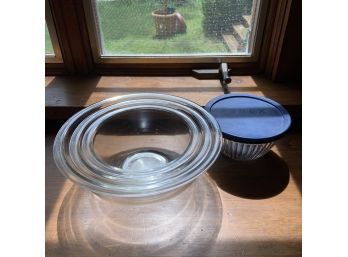 Assorted Glass Mixing Bowls (Kitchen)