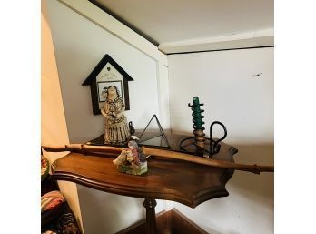Assorted Decorative Items (Upstairs Room 2)