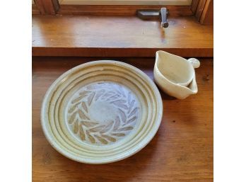 Ceramic Pie Plate And Gravy Boat (Kitchen)
