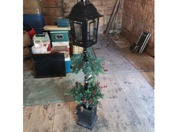 Lamp Post Holiday Decoration (Barn)