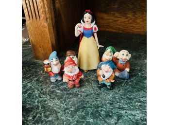 Disney Snow White Figure With Six Dwarves (Dining Room)