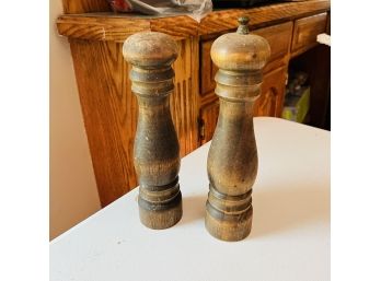 Pair Of Vintage Wood Shakers - Set And Pepper Grinder (Dining Room)