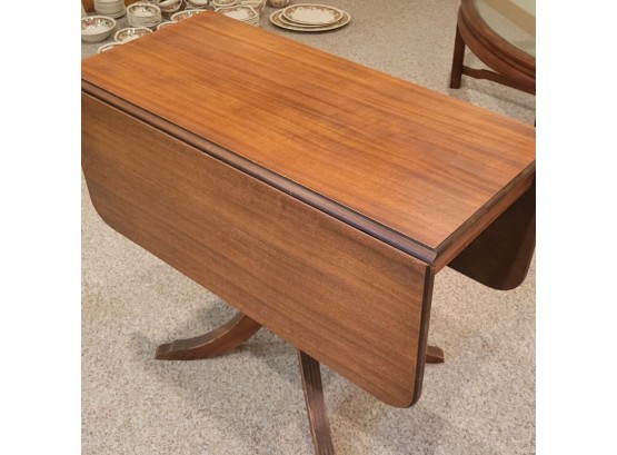 Solid Oak Table Drop Leaf Table With Drawer (Basement)
