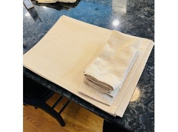 Set Of 8 Placemats With Matching Napkins (Dining Room)