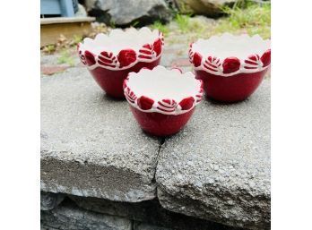 Set Of Three Scalloped Edge Ceramic Nesting Bowls