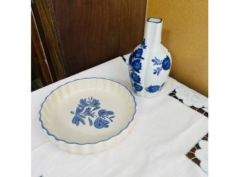 Pfaltzgraff 9' Yorktowne Quiche Pie Dish With Blue And White Floral Vase