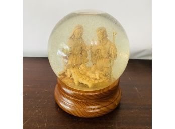 Vintage Fontanini Nativity Glitter Globe