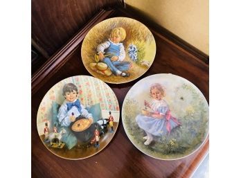 Reco Collectors Painted Plate Set