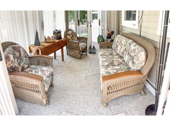 Gorgeous 4 Piece Patio Set In Tan Wicker - Excellent Condition!