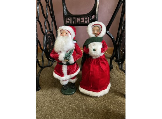 Byers' Choice Santa And Mrs. Claus Figures (Living Room)