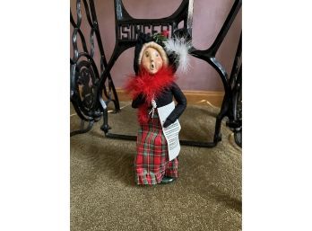 Byers' Choice Caroler With Pearls And Music Sheet (Living Room)