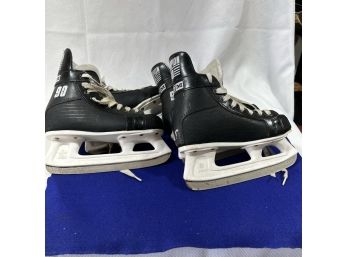 Youth Ice Skates Size 3 And Size 4