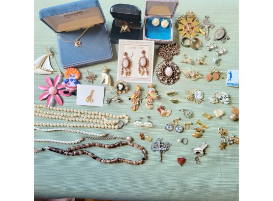Large Lot Of Vintage Costume Jewelry. Earrings, Pins, Necklaces And Rings