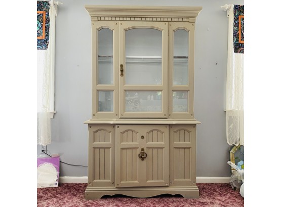 Vintage Refinished Wood China Cabinet 46'x75.5'x15.5' (Livingroom)