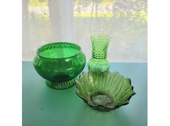 Set Of 3 Green Glass Pieces (Kitchen)