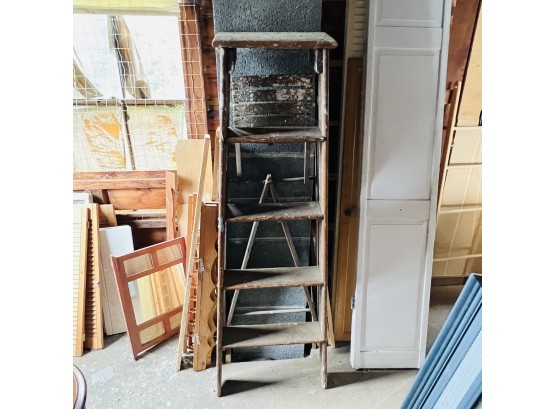 Vintage Wood Step Ladder * (Barn - Main Room)