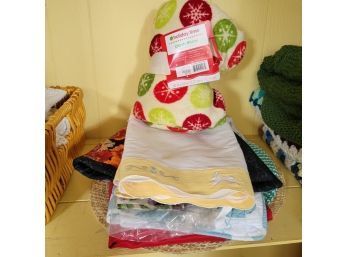 Holiday Throw , Table Runners, Napkins And Placemats (Room 2)