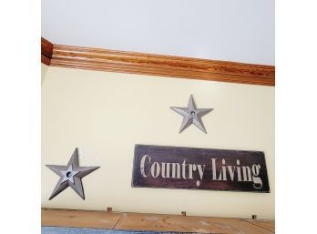 Country Living Sign And 2 Metal Stars (Room 2)