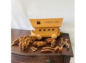 Vintage Wooden Noah's Ark Toy With Carved Wooden Animals (JC)
