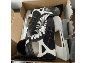 CCM Hockey Skates Size 11 In Good Condition And Original Box (JCPod)