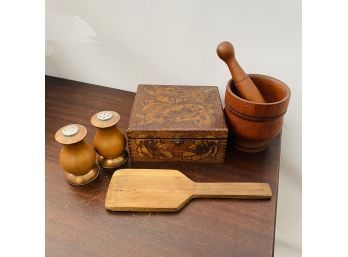 Assorted Decorative Wooden Items Lot (Shelf 2/Bin 1)