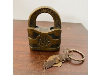 Antique Yale And Towne Brass Padlock With Key (Shelf 2/Bin 1)