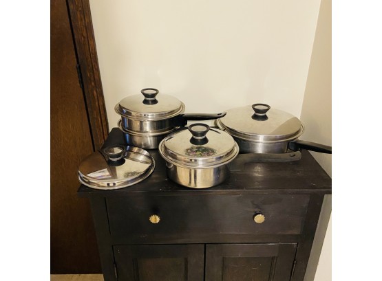 Lot Of Stainless Pots/pans (kitchen)