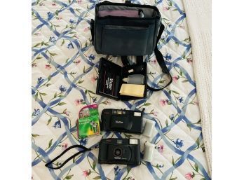 Lot Of 2 Vivitar Film Cameras, Including Carry Case, And Cleaning Kit (Primary BR)