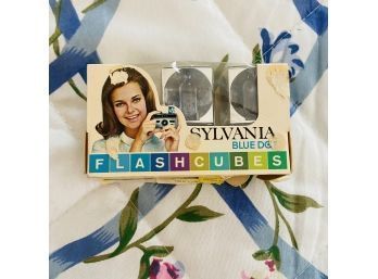 Vintage Sylvania Flash Cubes - 2 In Box (primary BR)